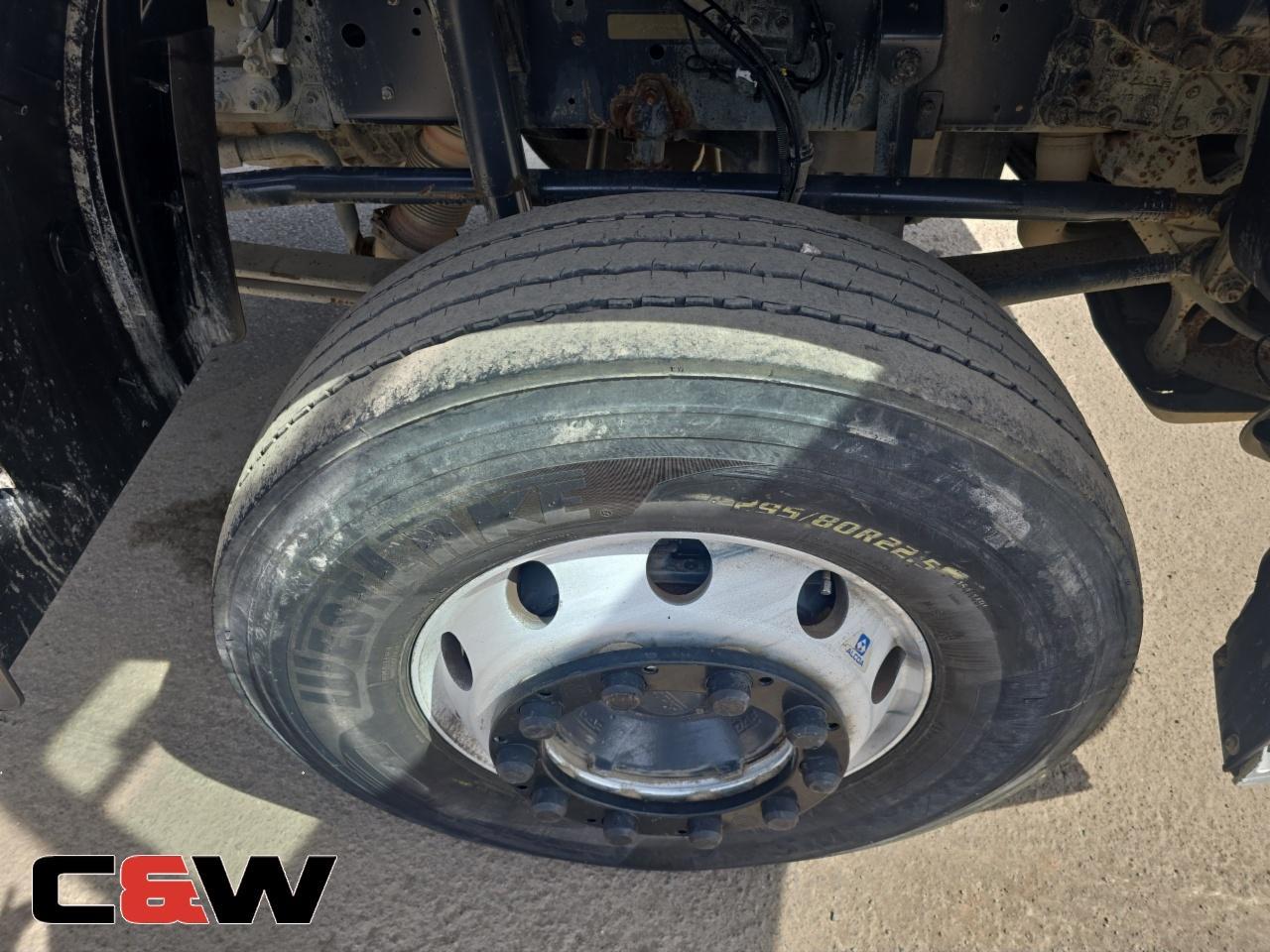 Vehicle image 21